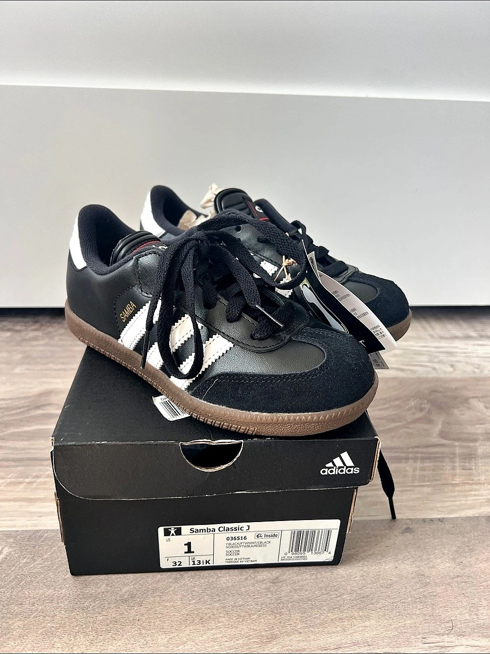 Kids adidas Samba Classic Black & White US 1 NWT